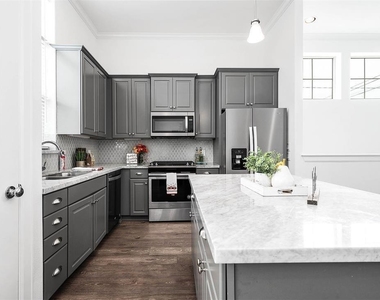 2103 Naomi Street - Photo Thumbnail 5