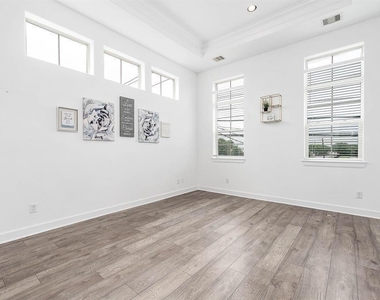 2103 Naomi Street - Photo Thumbnail 9