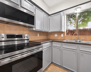 14030 Cashel Forest Drive - Photo Thumbnail 18