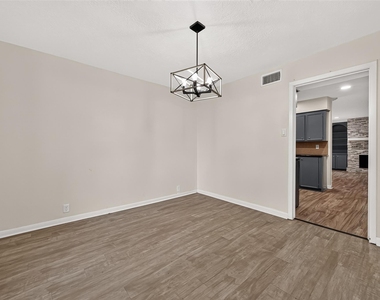 14030 Cashel Forest Drive - Photo Thumbnail 10