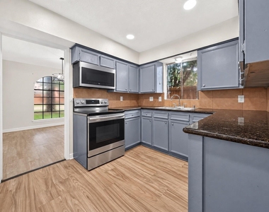 14030 Cashel Forest Drive - Photo Thumbnail 21