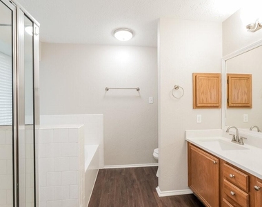 2107 Musket Ridge Drive - Photo Thumbnail 14