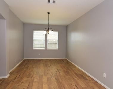 2422 Seahorse Bend Drive - Photo Thumbnail 9
