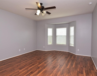 2422 Seahorse Bend Drive - Photo Thumbnail 12