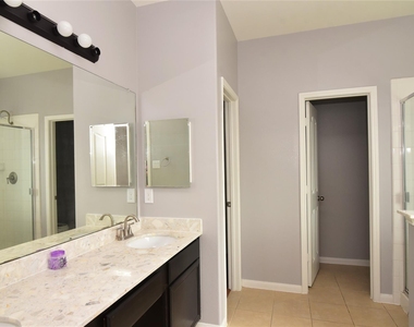 2422 Seahorse Bend Drive - Photo Thumbnail 14