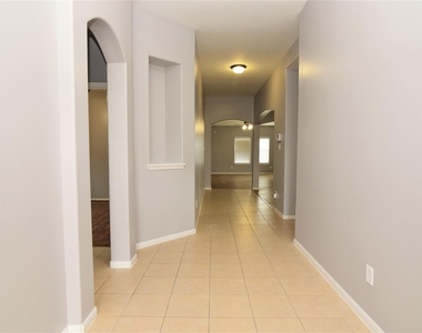 2422 Seahorse Bend Drive - Photo Thumbnail 2