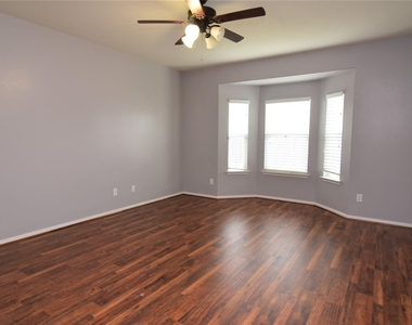 2422 Seahorse Bend Drive - Photo Thumbnail 10