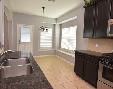 2422 Seahorse Bend Drive - Photo Thumbnail 15