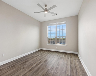 2111 Austin Street - Photo Thumbnail 6
