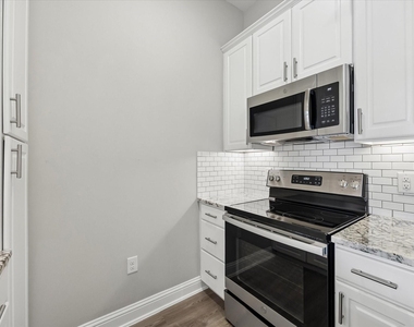 2111 Austin Street - Photo Thumbnail 2