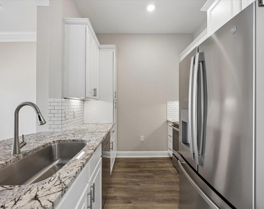 2111 Austin Street - Photo Thumbnail 3