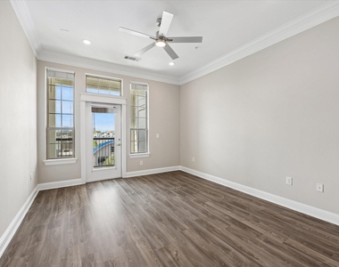 2111 Austin Street - Photo Thumbnail 5