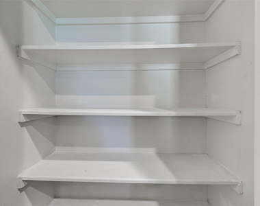 407 E Avenue G - Photo Thumbnail 5