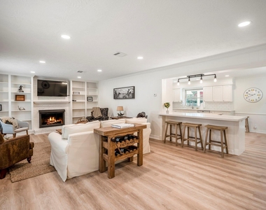 15347 Conroe Drive - Photo Thumbnail 6