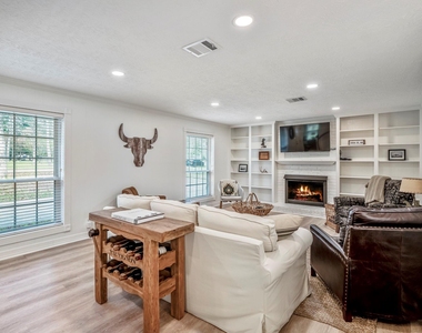 15347 Conroe Drive - Photo Thumbnail 7