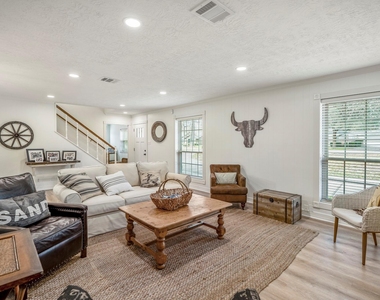 15347 Conroe Drive - Photo Thumbnail 9