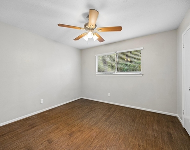 130 Red Oak Lane - Photo Thumbnail 10