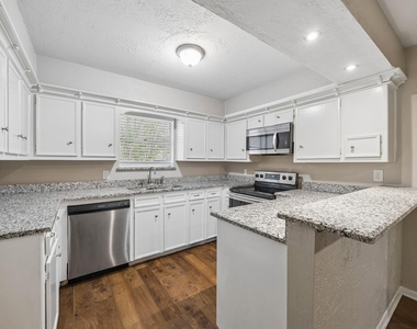 130 Red Oak Lane - Photo Thumbnail 6