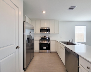 15671 Plum Brook Drive - Photo Thumbnail 14