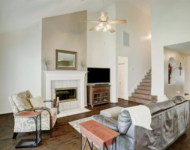 635 Presley Way - Photo Thumbnail 9