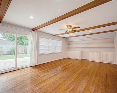 8002 Richmond Avenue - Photo Thumbnail 10