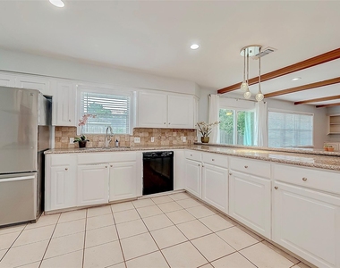8002 Richmond Avenue - Photo Thumbnail 16