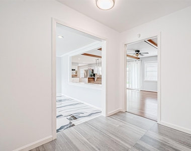 8002 Richmond Avenue - Photo Thumbnail 17