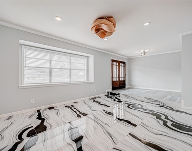 8002 Richmond Avenue - Photo Thumbnail 5