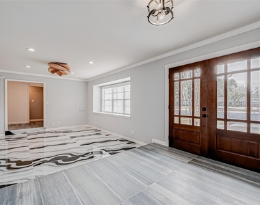 8002 Richmond Avenue - Photo Thumbnail 4