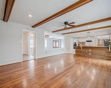8002 Richmond Avenue - Photo Thumbnail 7