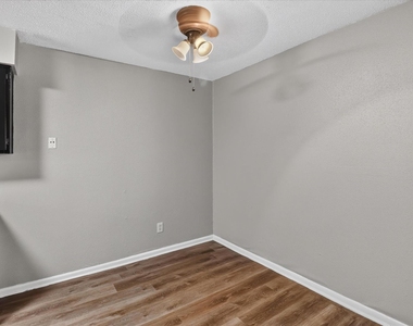 2311 71st Street - Photo Thumbnail 3