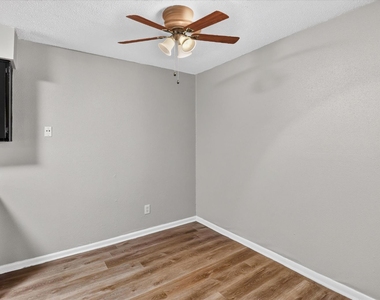 2311 71st Street - Photo Thumbnail 5