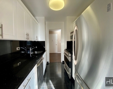 East 86th Street - Photo Thumbnail 2