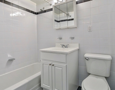 East 86th Street - Photo Thumbnail 3