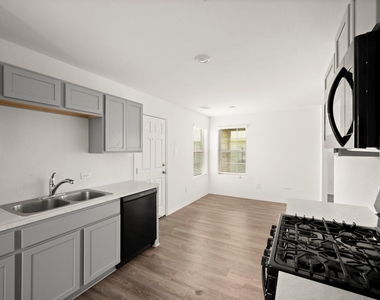 843 Deerhurst - Photo Thumbnail 11