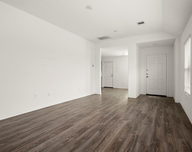 843 Deerhurst - Photo Thumbnail 7