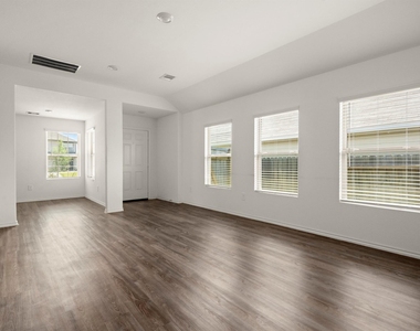 843 Deerhurst - Photo Thumbnail 6