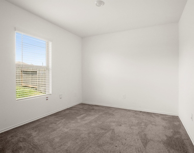 843 Deerhurst - Photo Thumbnail 15