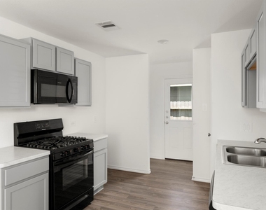 843 Deerhurst - Photo Thumbnail 10