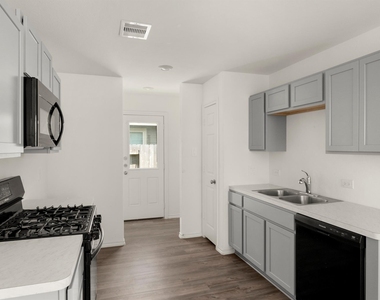 843 Deerhurst - Photo Thumbnail 9