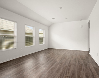 843 Deerhurst - Photo Thumbnail 5