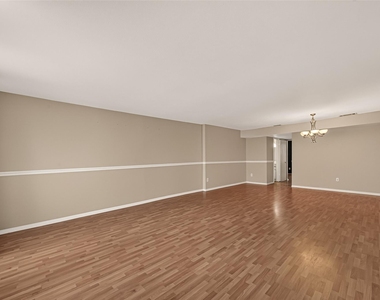 408 N Post Oak Lane - Photo Thumbnail 2
