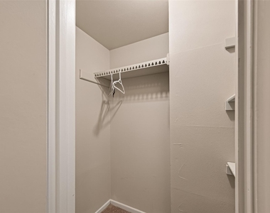 408 N Post Oak Lane - Photo Thumbnail 23