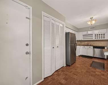 408 N Post Oak Lane - Photo Thumbnail 11