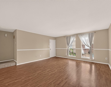 408 N Post Oak Lane - Photo Thumbnail 4