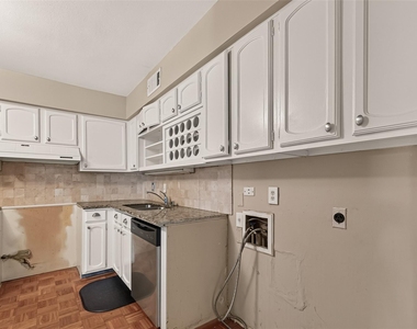408 N Post Oak Lane - Photo Thumbnail 16