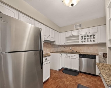 408 N Post Oak Lane - Photo Thumbnail 13