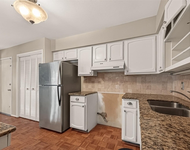 408 N Post Oak Lane - Photo Thumbnail 15