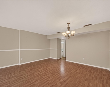 408 N Post Oak Lane - Photo Thumbnail 7