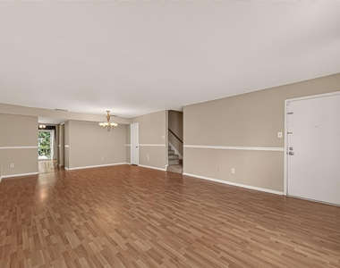 408 N Post Oak Lane - Photo Thumbnail 3